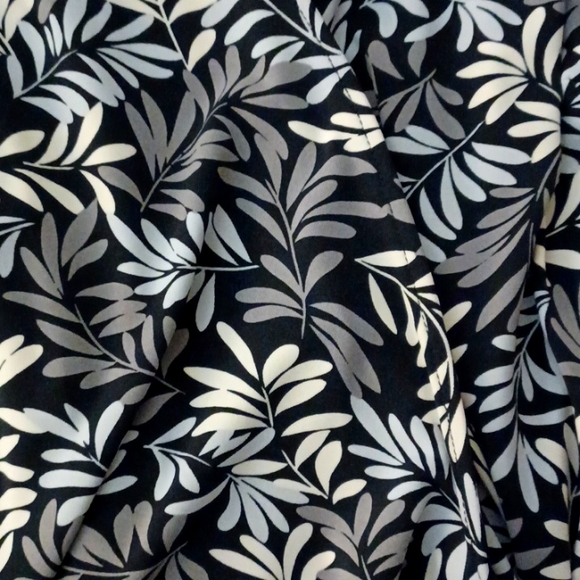 BCBGMAXAZRIA womans Leaf print wrap midi dress size Medium . - Picture 5 of 6